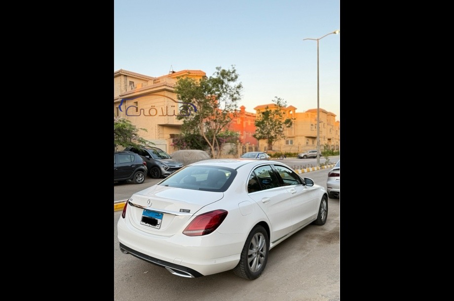 C 200 Mercedes أبيض