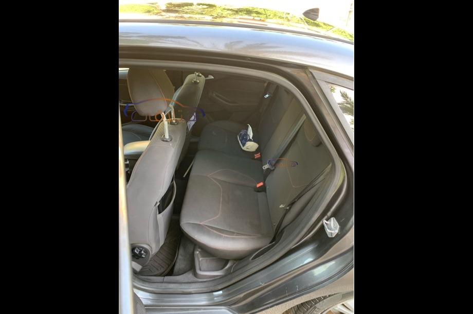 Focus Ford رمادي