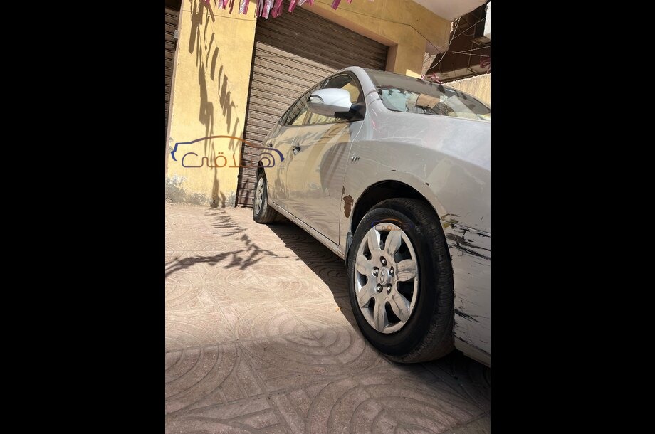 Elantra Hyundai فضي