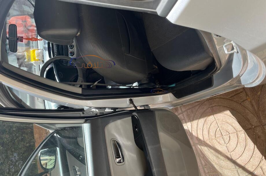 Elantra Hyundai فضي