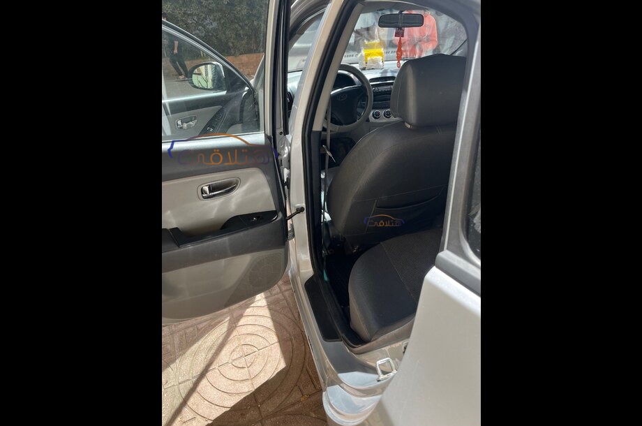 Elantra Hyundai فضي