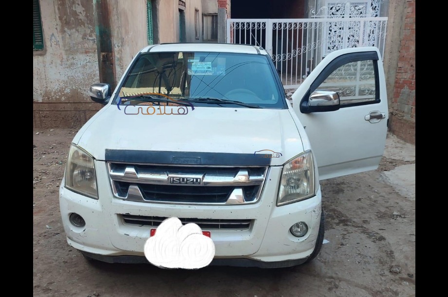 D max Isuzu أبيض