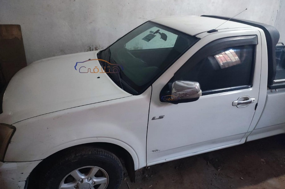 D max Isuzu أبيض