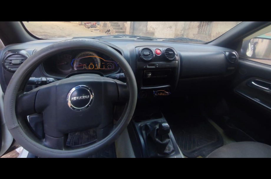 D max Isuzu أبيض
