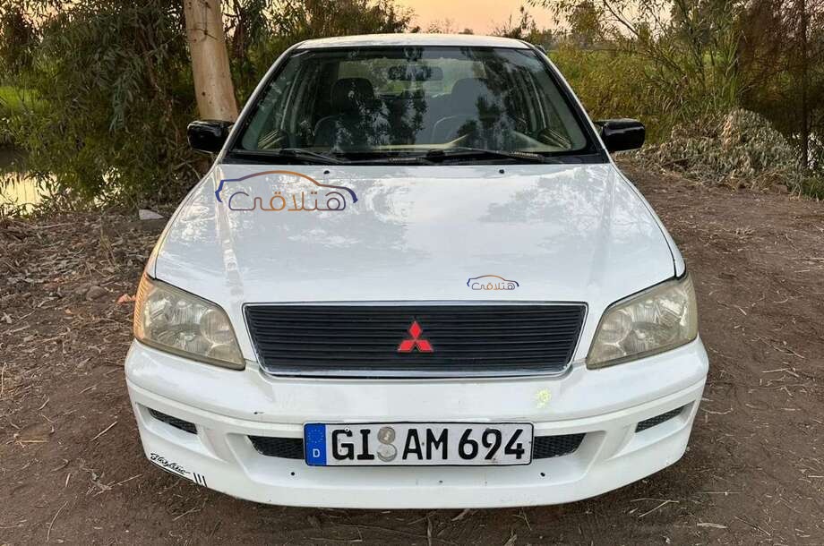 Lancer Mitsubishi أبيض
