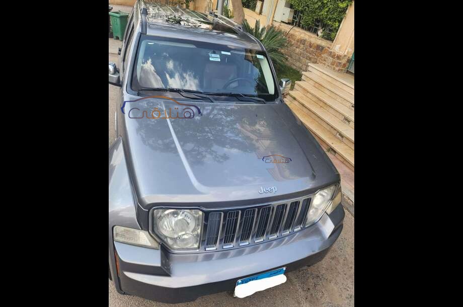 Cherokee Jeep رمادي