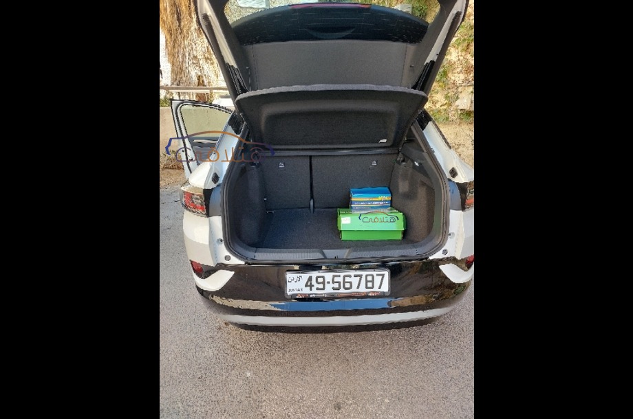 ID 4 Volkswagen أبيض