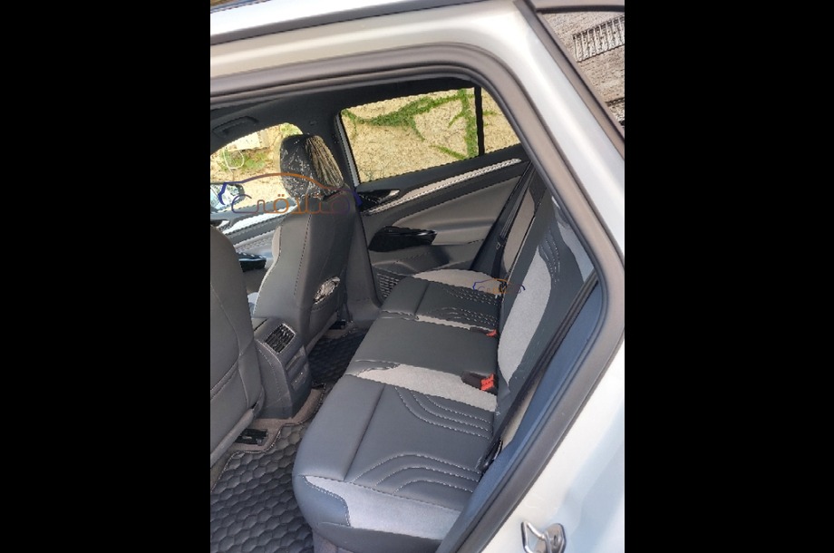 ID 4 Volkswagen أبيض