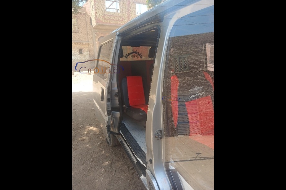 N300 Chevrolet فضي