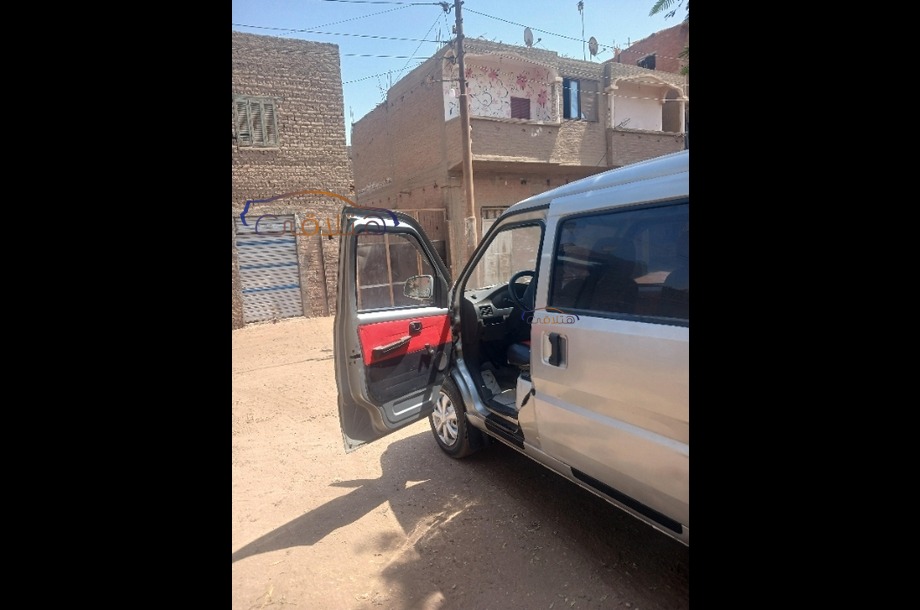 N300 Chevrolet فضي