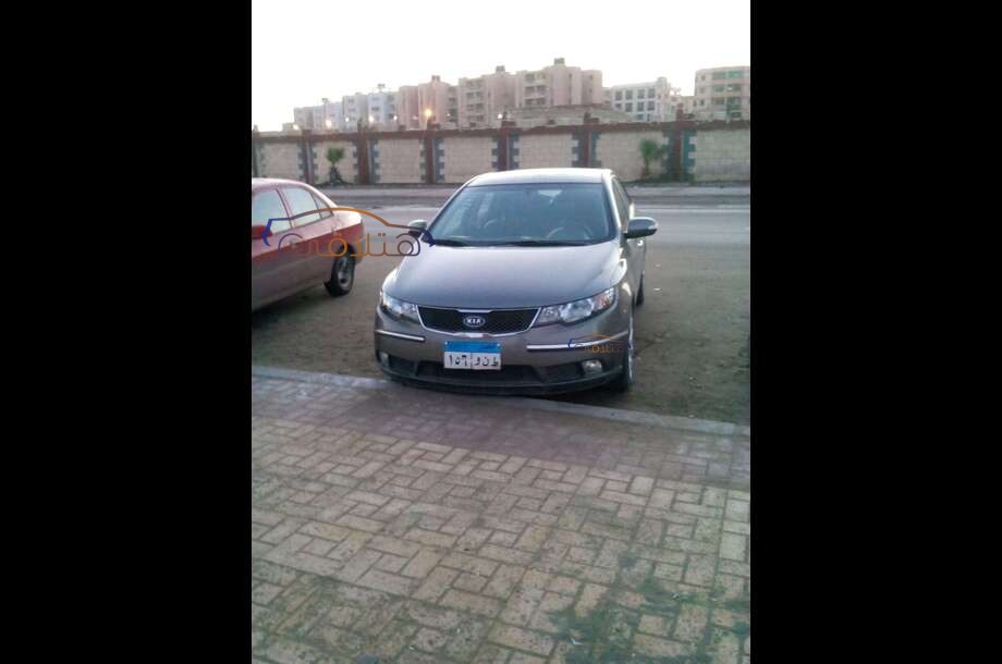 Cerato Kia فضي