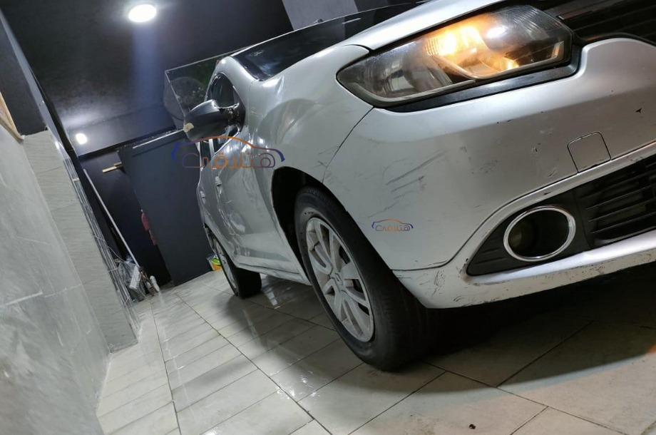 Logan Renault فضي