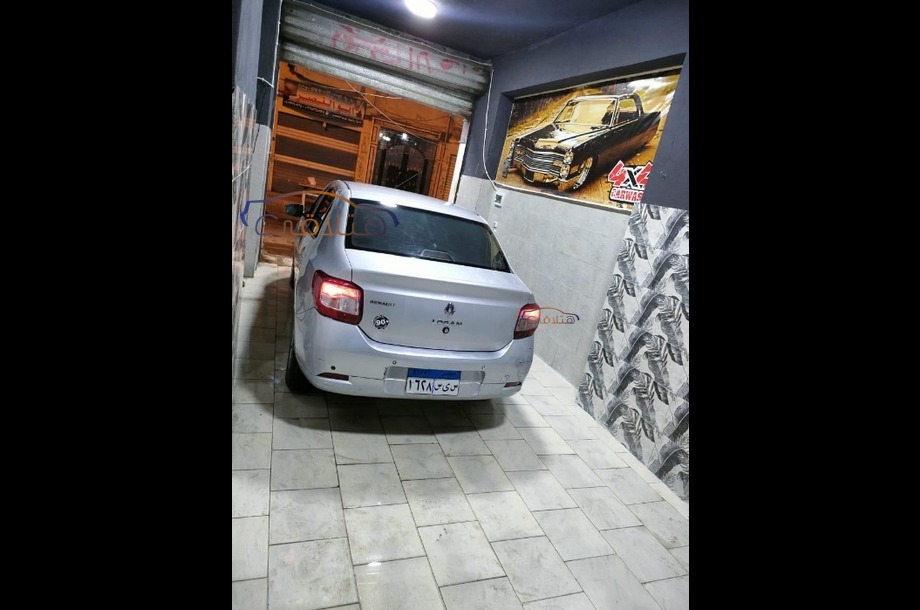 Logan Renault فضي