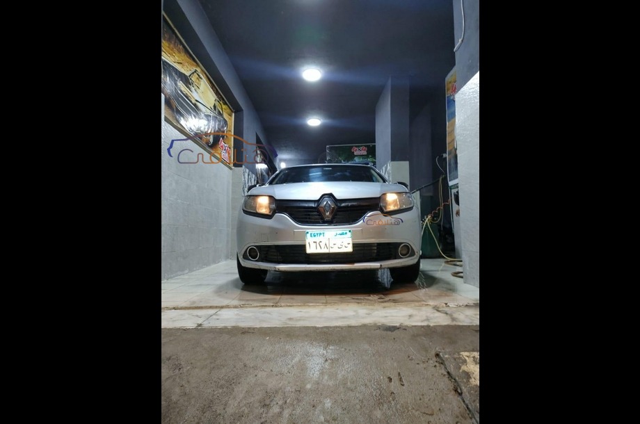 Logan Renault فضي