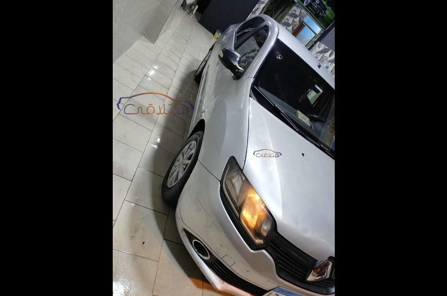 Logan Renault فضي