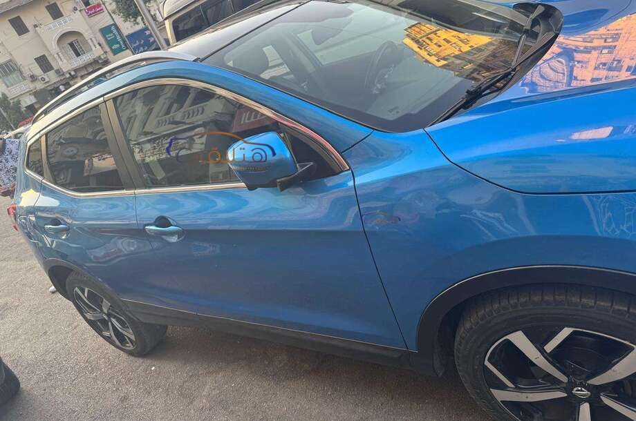 Qashqai Nissan أزرق