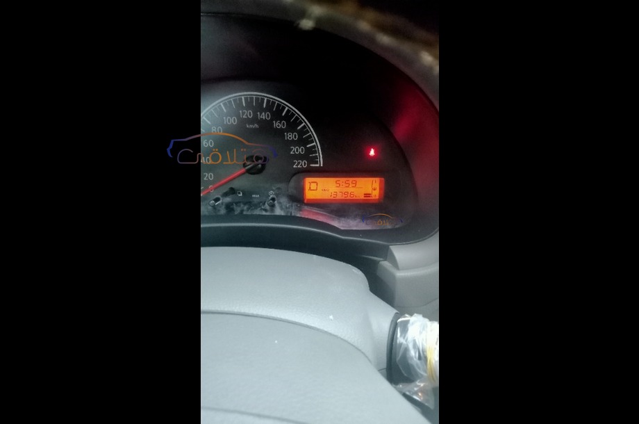 Sunny Nissan رمادي