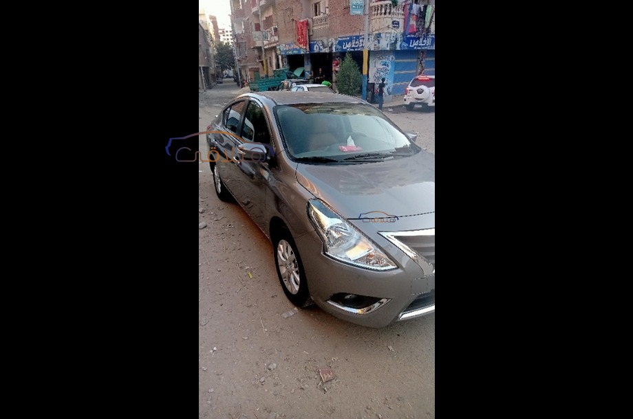 Sunny Nissan رمادي