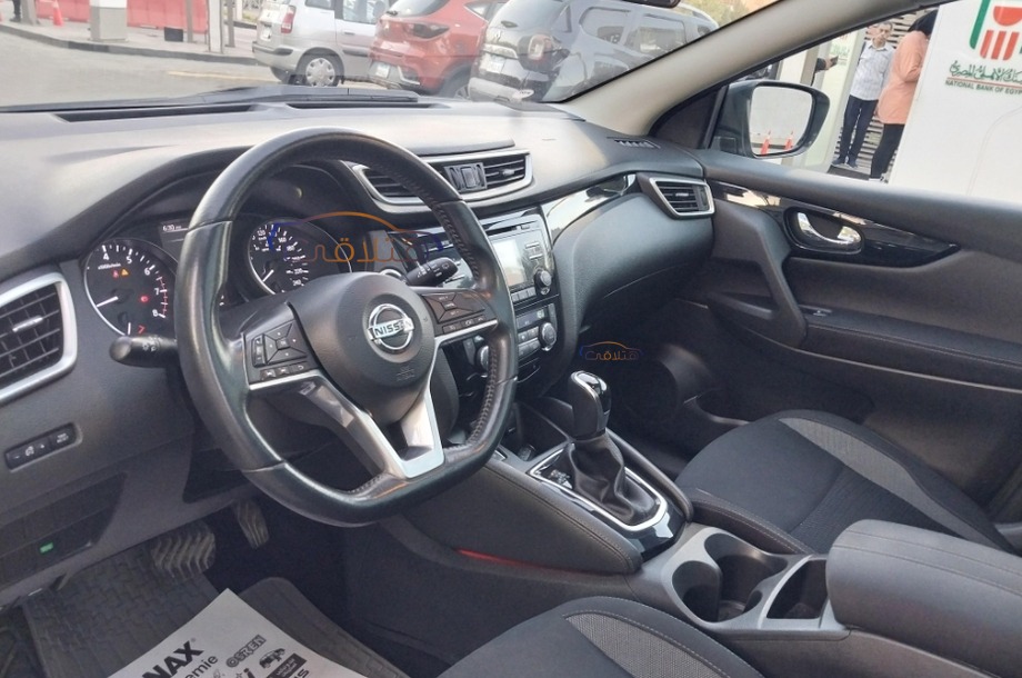 Qashqai Nissan فضي