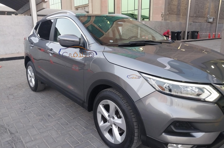 Qashqai Nissan فضي