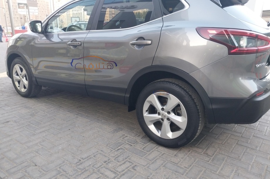 Qashqai Nissan فضي
