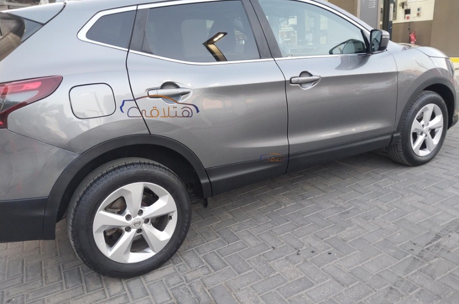 Qashqai Nissan فضي