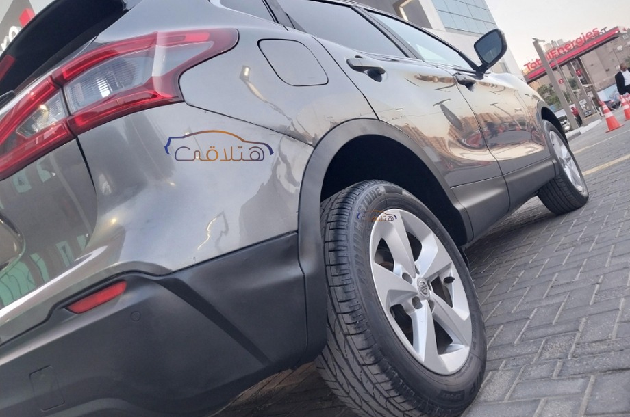 Qashqai Nissan فضي