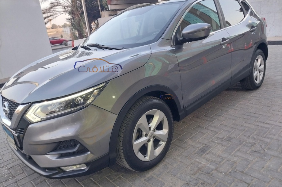 Qashqai Nissan فضي