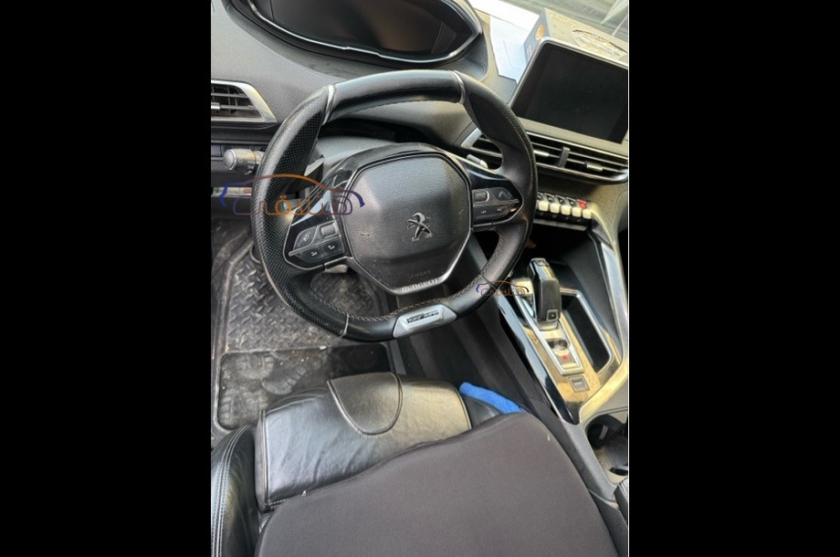 5008 Peugeot Dark green