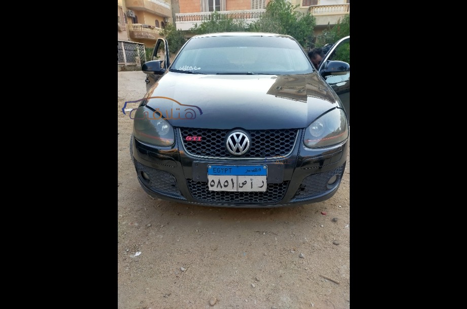 Jetta Volkswagen أسود