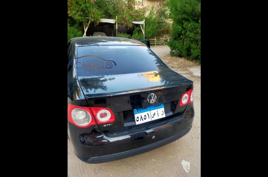 Jetta Volkswagen أسود