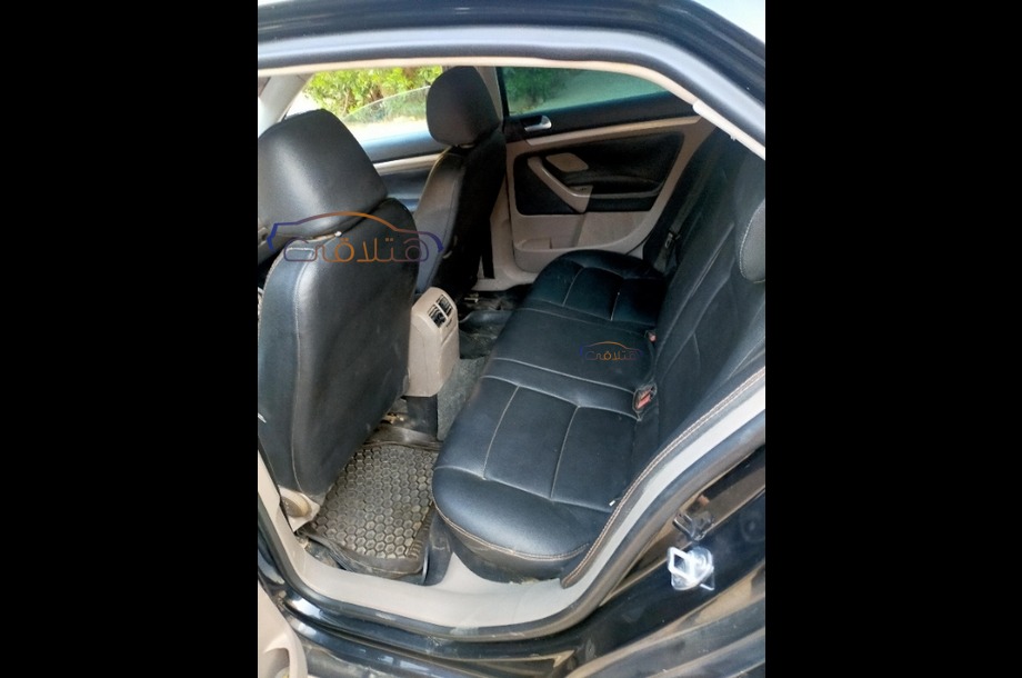 Jetta Volkswagen أسود