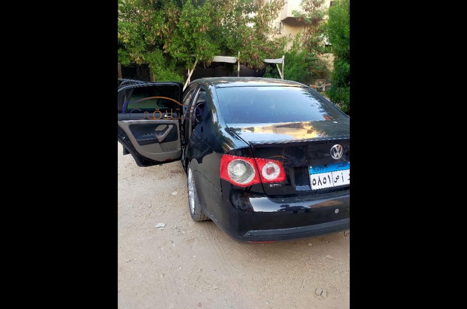 Jetta Volkswagen أسود