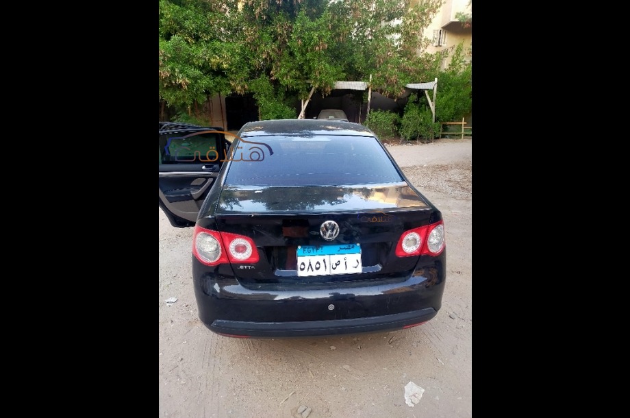 Jetta Volkswagen أسود