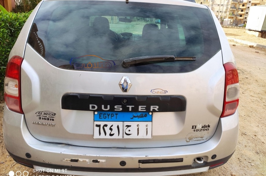 Duster Renault فضي