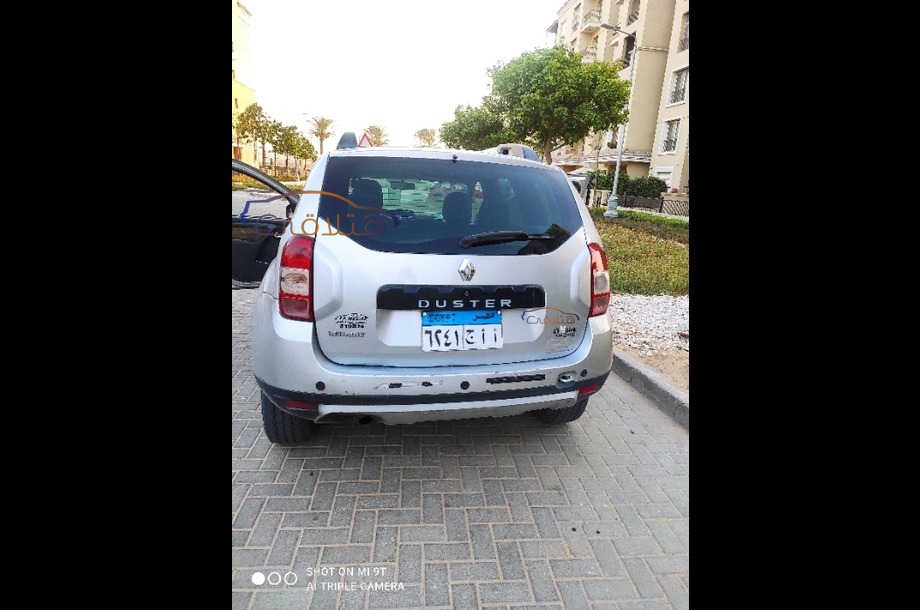 Duster Renault فضي