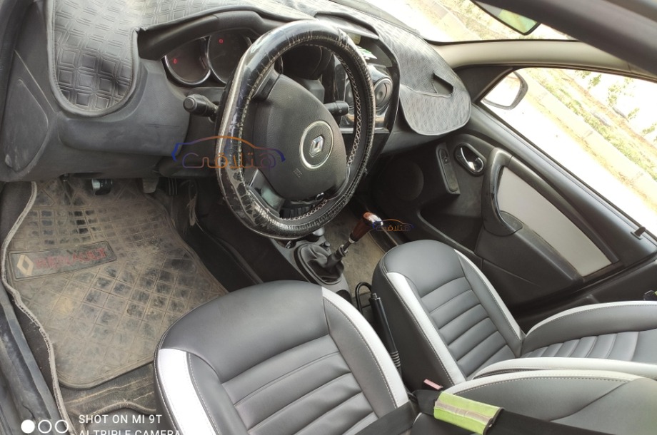 Duster Renault فضي
