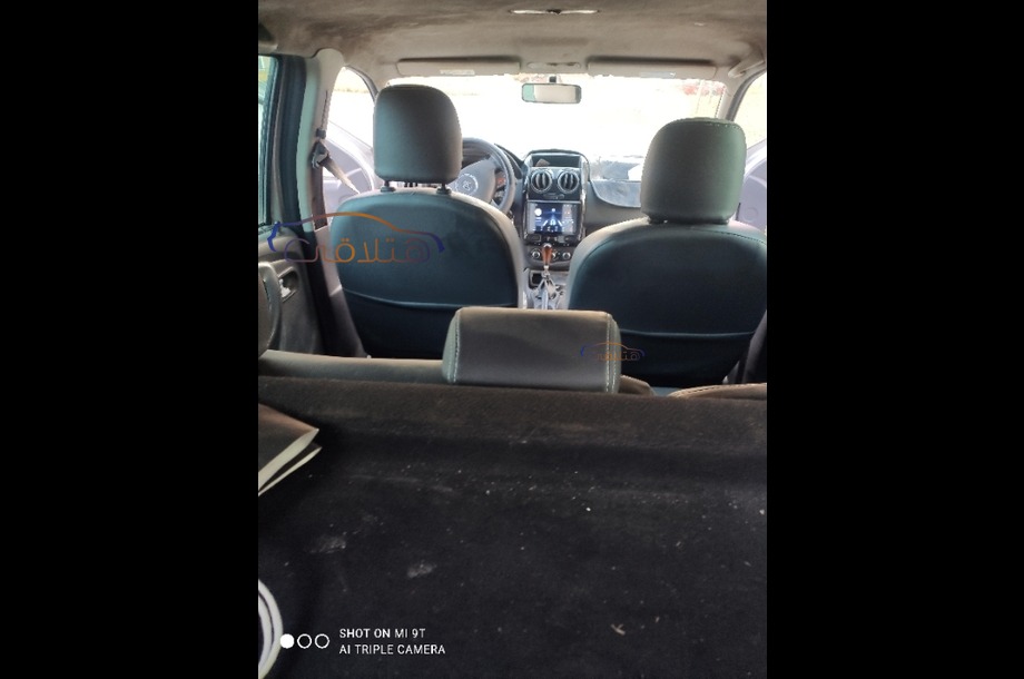 Duster Renault فضي