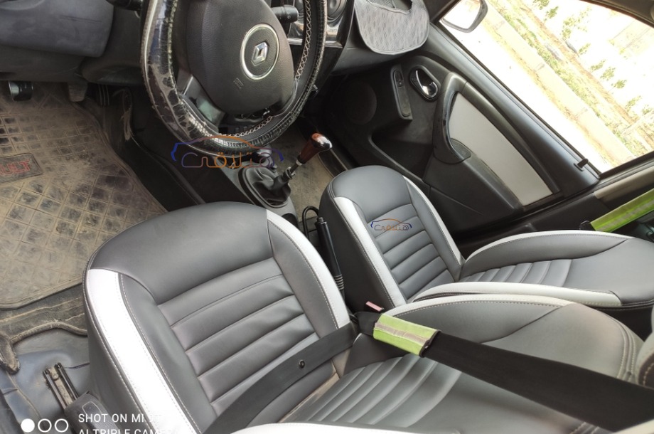 Duster Renault فضي