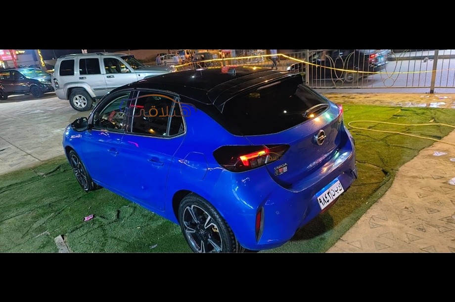 Corsa Opel أزرق