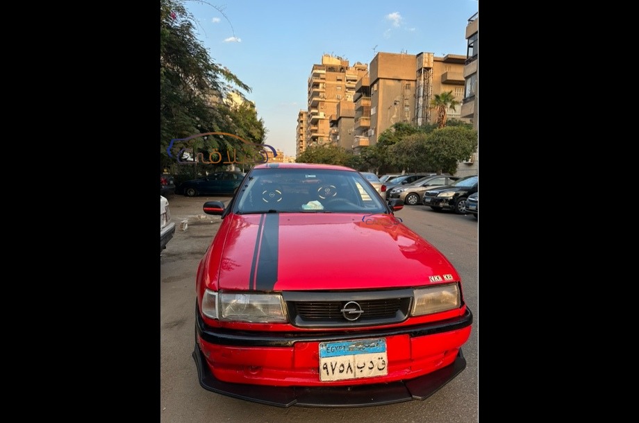 Vectra Opel احمر