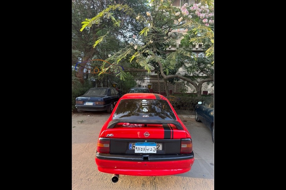 Vectra Opel احمر