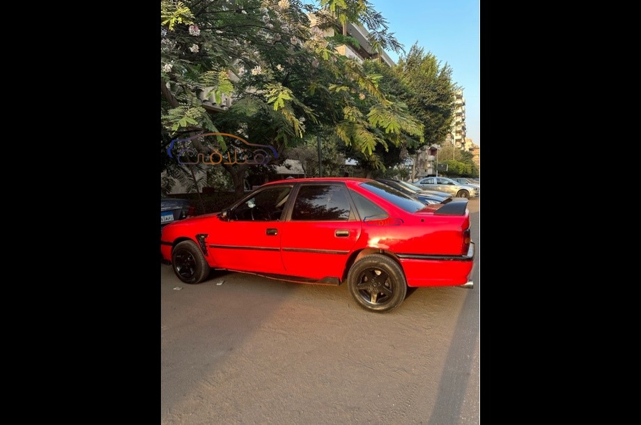 Vectra Opel احمر