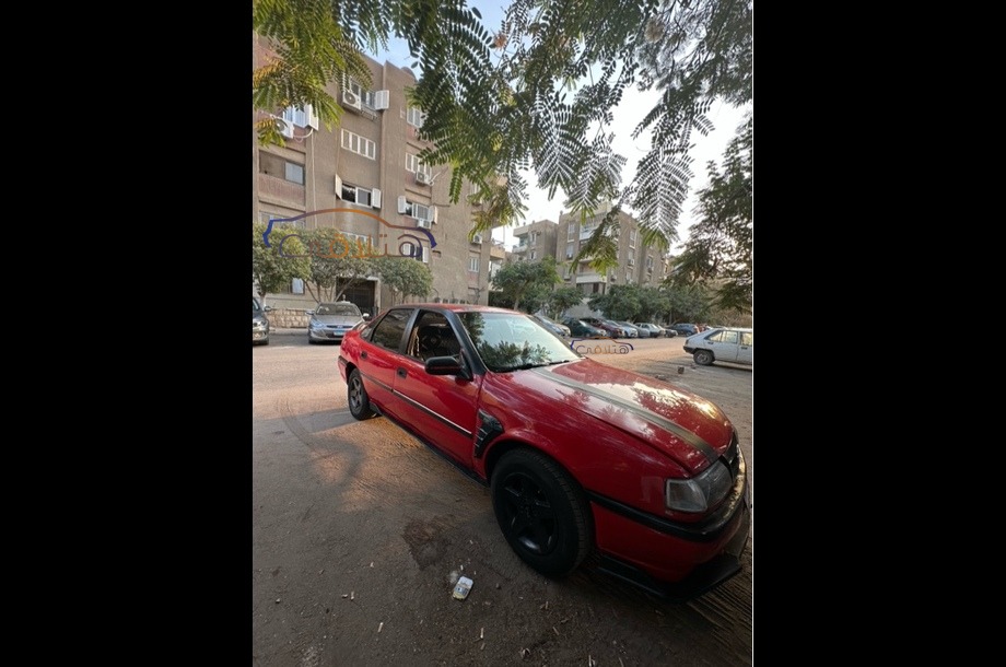 Vectra Opel احمر