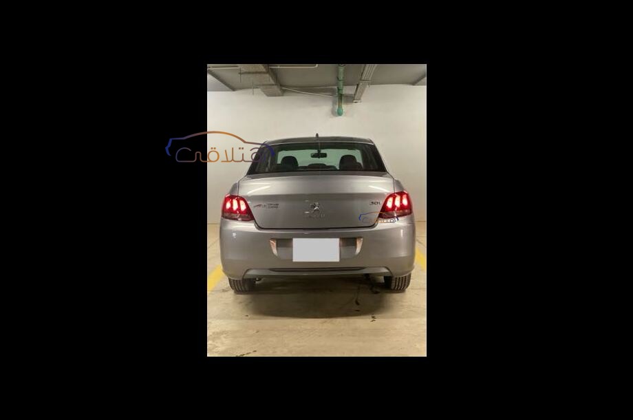 301 Peugeot فضي