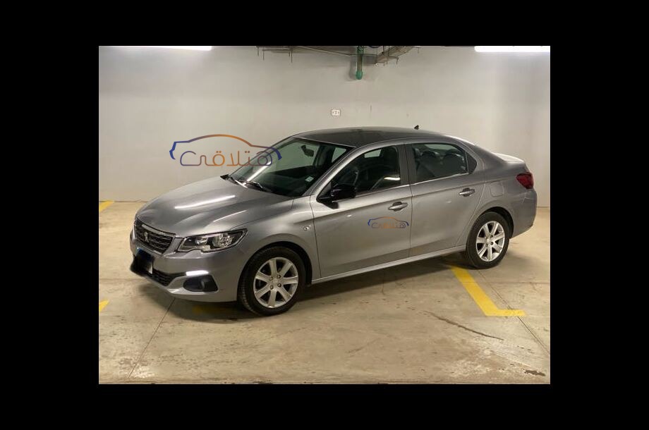 301 Peugeot فضي
