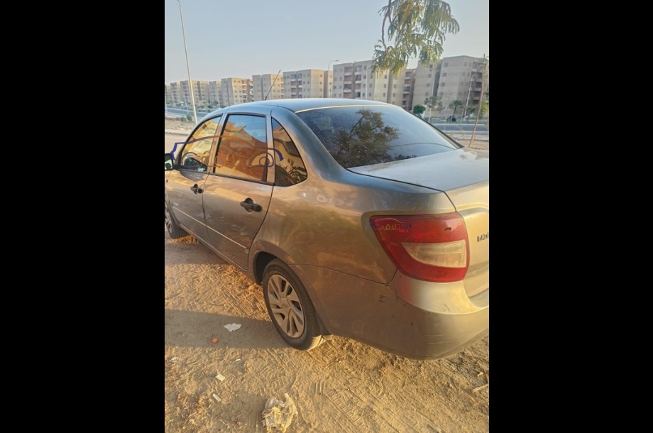 Granta Lada فضي