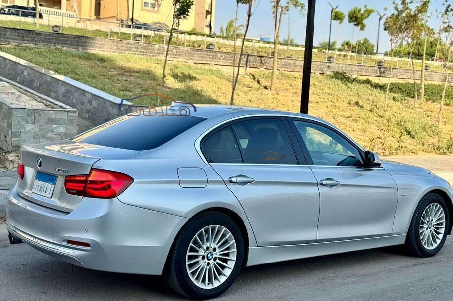 320 BMW فضي