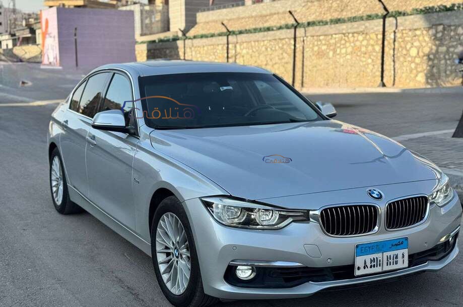 320 BMW فضي