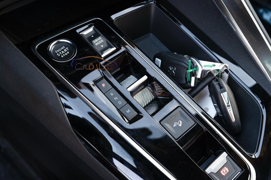 3008 Peugeot أسود